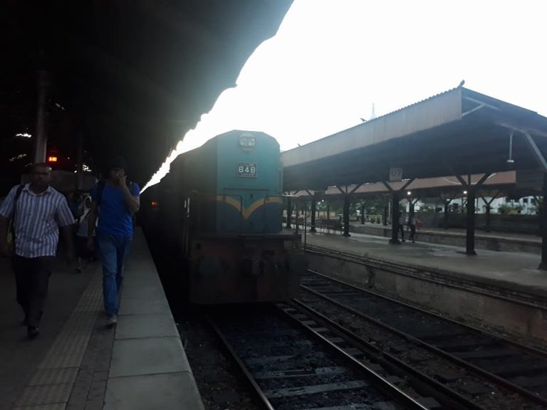 දුම්රිය වැඩ වර්ජනය තවමත් – Breaking