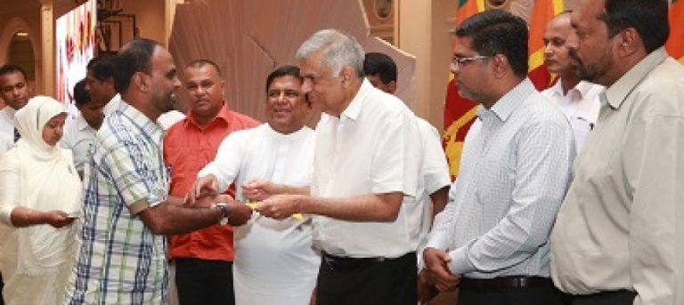 ගංවතුරින් පීඩාවට පත් කොළොන්නාව ජනතාවට මූල්‍ය ආධාර