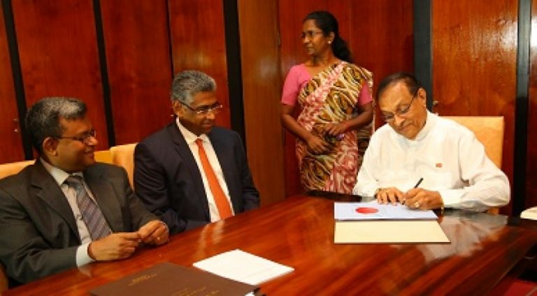 කථානායක පළාත් පාලන සංශෝධන පනත්වලට අත්සන තබයි