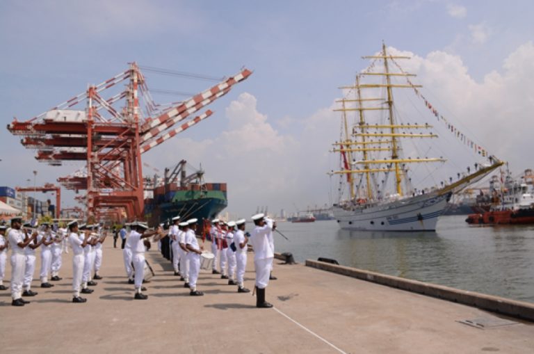 ඉන්දුනීසියානු නාවික හමුදාවට අයත් රුවල් නෞකාවක් ශ්‍රී ලංකාවට