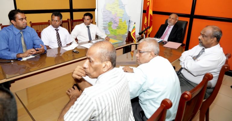 උපාධිධාරීන්ට රැකියා අවස්ථා ලබා දෙන්න – අමාත්‍ය රවුෆ් හකීම් මහතා