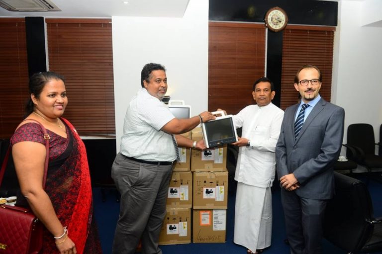 රෝගී සත්කාරක නිරික්ෂණ යන්ත්‍ර 08 ක් කැනඩා රජයෙන්