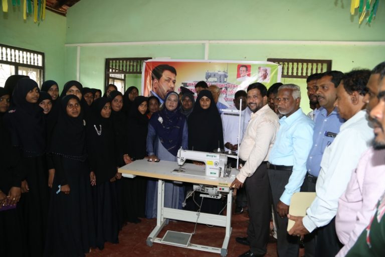 වව්නියාවේ කාන්තාවන්ට මැහුම් පුහුණු මධ්‍යස්ථාන 14 ක්