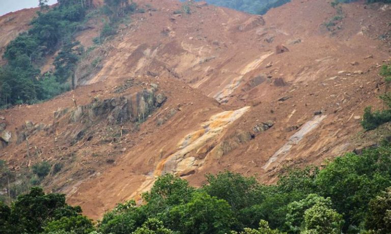 දිස්ත්‍රික්ක පහකට නායයාමේ අවධානම්