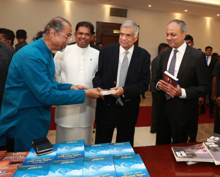 සමන් අතාවුදහෙට්ටි මහතා විසින් රචිත කෘති 2ක අගමැති මිලදී ගනී