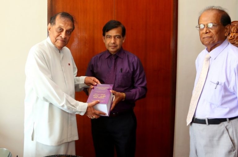 බුද්ධදාස හේවගේ මහතාගේ සිංහල ඉංග්‍රීසි ශබ්ද කෝෂය කතානායකට