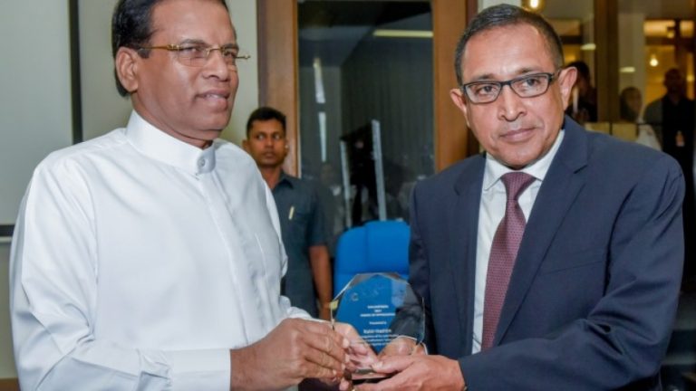 කබීර් හෂීම් අමාත්‍යවරයා ඇගයීම් පිළිබඳ ජාත්‍යන්තර සම්මානයෙන් පිදුම් ලබයි