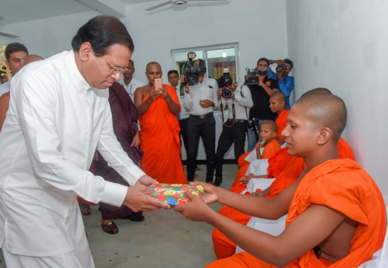 අත්තනකඩවල මිහිදු ජයන්ති පිරිවෙණේ පිරිවෙන් ශාලාව ජනපති විවෘත කරයි