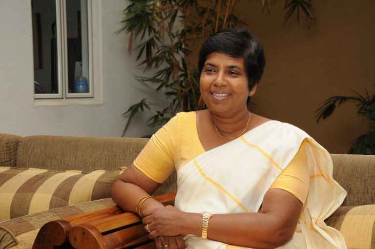 දෙමව්පියන් ළඟ දරුවන් වැඩෙන්නට සැළැස්විය යුතුයි –  යහපත් පවුල් ජීවිතයක් ගත කිරීමට ළමයා ඉගෙන ගන්නේ පවුල තුළින්