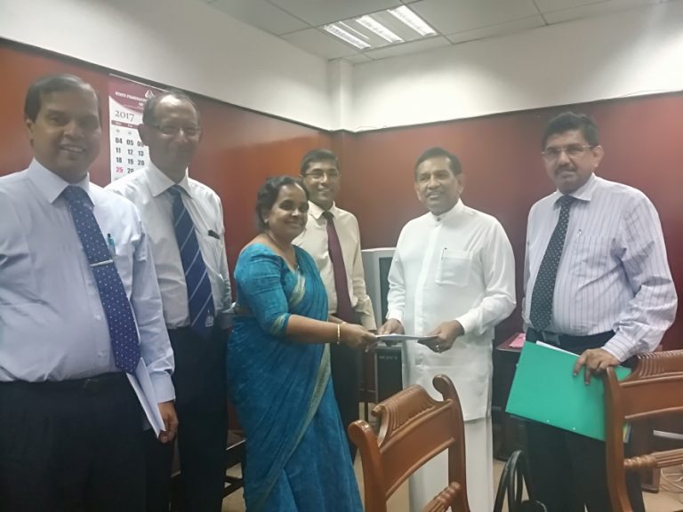 2016 වසරේ සිදු වූ මාතෘ මරණ සමාලෝචන වාර්තාව සෞඛ්‍ය ඇමතිට