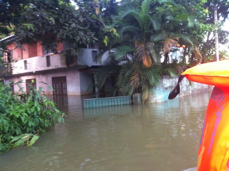අයහපත් කාලගුණයෙන් පුද්ගලයන් 7ක් මිය ගොස් තවත් 23 දෙනෙක් අතුරුදන්