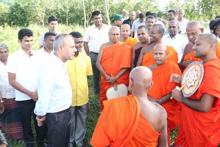 අමාත්‍ය සාගල රත්නායක මහතා ඉදිකිරීමට යෝජිත දෙනියාය නව රෝහල් භූමිය නිරීක්ෂණයට එක්වෙයි