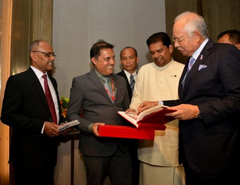 මැලේසියානු අගමැතිට ශ්‍රී ලංකා සංචාරයේ සුවිශේෂී අවස්ථා ඇතුළත් ඡයාරූප ඇල්බමයක්