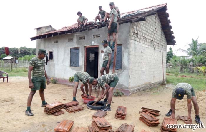 තද සුළං හේතුවෙන් ආපදාවට ලක්වූ සාමාන්‍ය වැසියන්ට භට පිරිස් සහාය