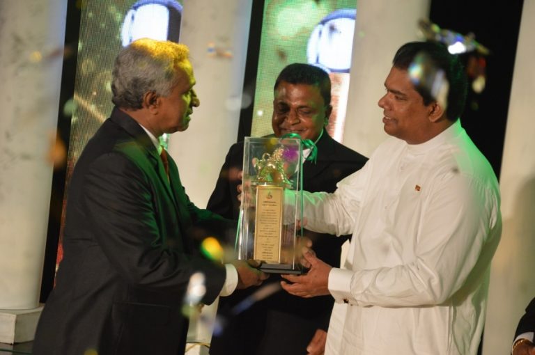 කුඩා තේ වතු සංවර්ධන අධිකාරියට 40 වසරක් පිරීම නිමිත්තෙන් කාර්යය මණ්ඩලයට සම්මාන
