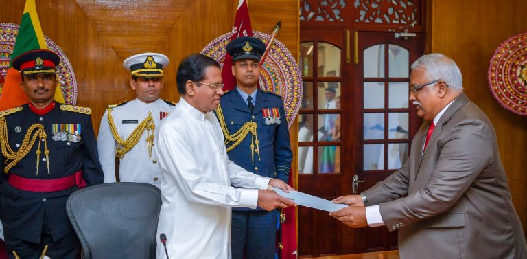 ජනපති ඉදිරියේ දිවුරුම් දෙකක්