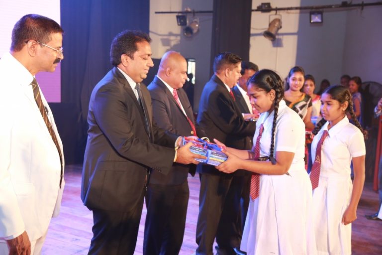 අලුතින් මුද්‍රණය කරන පෙළපොත් වසර දෙකක කාලයක් භාවිතා කිරීමට තීරණයක්