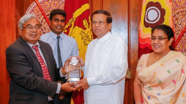 ජනපතිට විශේෂ සම්මානයක්