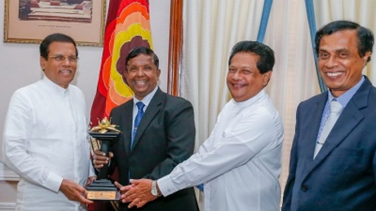 රාජ්‍ය දැව සංස්ථාව හිමිකරගත් සම්මානය ජනපති වෙත