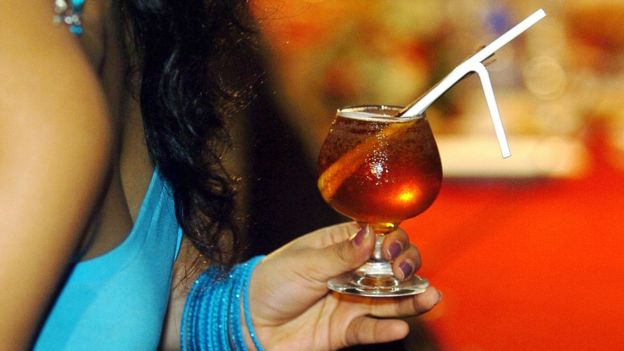කාන්තාවන්ට මත්පැන් වලට තිබු තහනම ඉවත් වෙයි