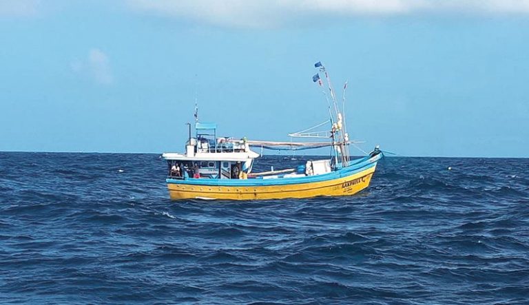 බේරුවලින් මුහුදු ගිය ධීවර යාත්‍රාව මාලදිවයින වෙරළ ආරක්ෂක බළකාය මුදාගනී
