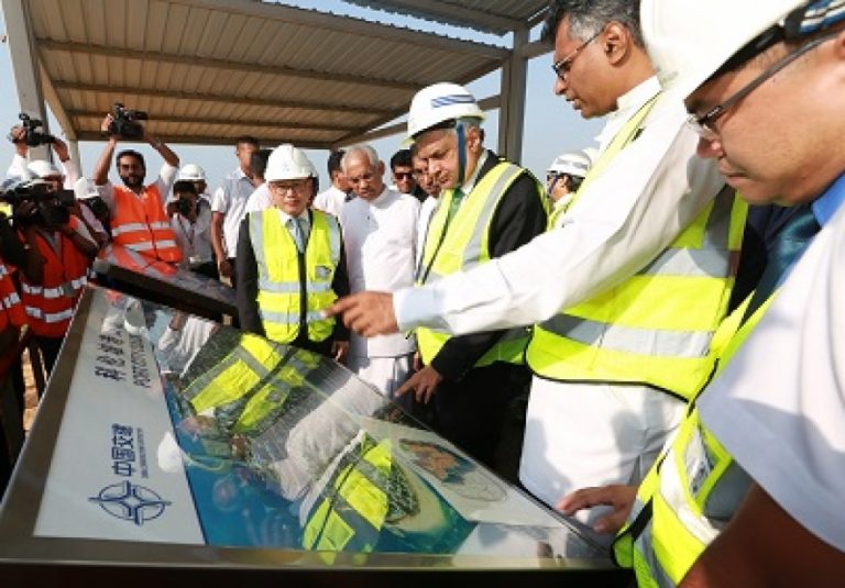 අගමැති ජාත්‍යන්තර මූල්‍ය නගරය නිරීක්ෂණයට එක්වෙයි