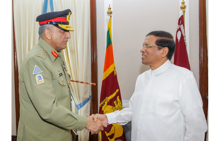 පකිස්තානු යුද්ධ හමුදා ප්‍රධානී, අතිගරු ජනාධිපතිතුමා හමුවේ