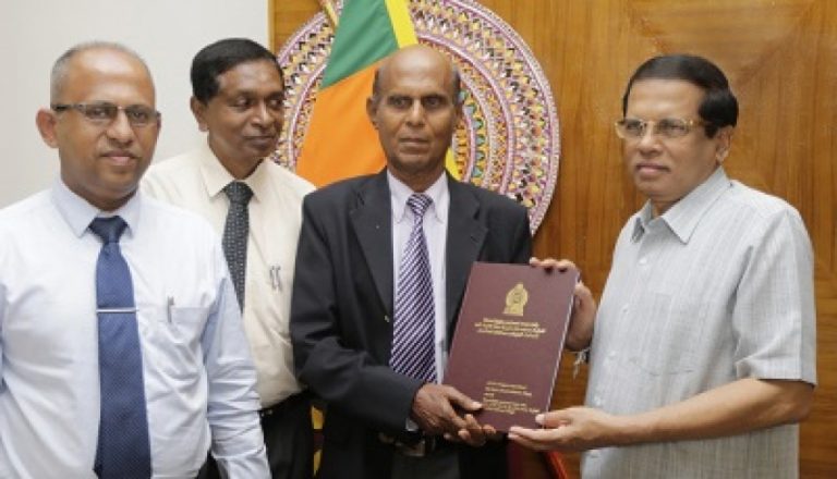 මීතොටමුල්ලේ කසළ කන්දේ හානිය සොයා බැලීමේ ජනාධිපති විමර්ශන කමිටුවේ අවසන් වාර්තාව ජනපතිට