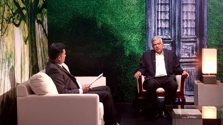අග්‍රාමාත්‍ය රනිල් වික්‍රමසිංහ මැතිතුමා සියතට