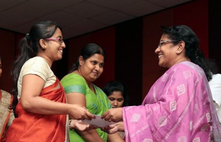 විදේශ රැකියා නියුක්ති කාර්යාංශයට ස්ථීර පත්වීම් ලිපි ප්‍රදානය කරයි