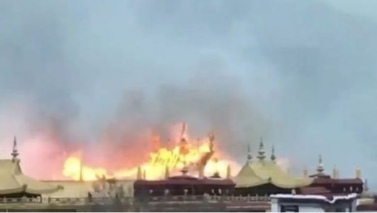 ටිබෙටයේ ඓතිහාසික බෞද්ධ පුදබිමක් වන යොඛාන්ග් ආශ්‍රමය හදිසියේම ගිනි බත් වෙයි