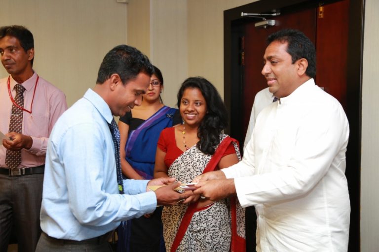 විදේශිය පුහුණුව සඳහා විදුහල්පතිවරුන් 30කට ගුවන් ටිකට්පත් අධ්‍යාපන අැමති ප්‍රධානත්වයෙන්