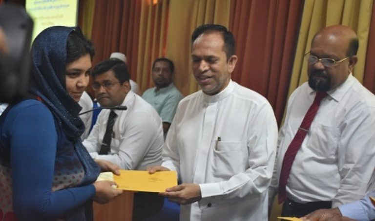 මහනුවර සිද්ධියෙන් විපතට වූවන් 136කට වන්දි ප්‍රදානය කෙරේ