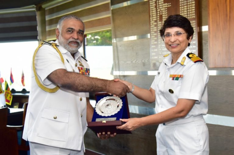 ඉන්දියාවේ අශ්විනි නාවික වෛද්‍යායතනයේ අධ්‍යක්‍ෂකතුමිය නාවික හමුදාධිපතිතුමන් හමුවෙයි