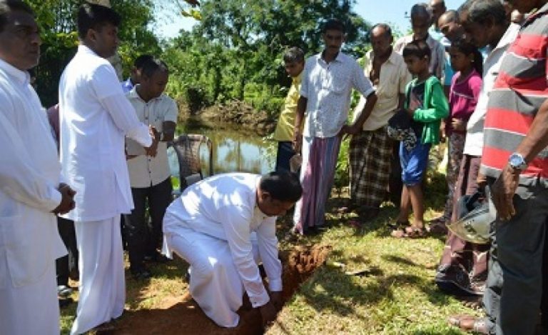 ඇල්පිටියේ නාකන්ද පැරණි පාලම වෙනුවට නව පාලමක් සඳහා මුල්ගල තැබේ