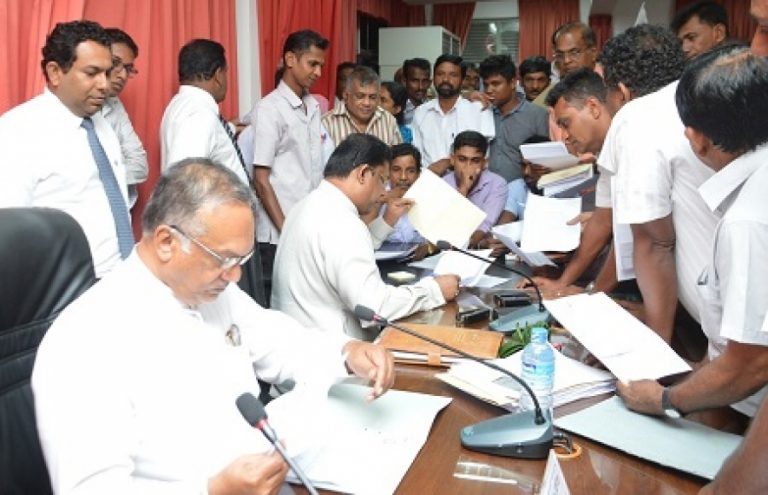 මහජන නියෝජිතයින් විසින් ඉදිරිපත් කර තිබෙන ඉඩම් ප්‍රශ්න සම්බන්ධයෙන් කඩිනම් විසඳුම්