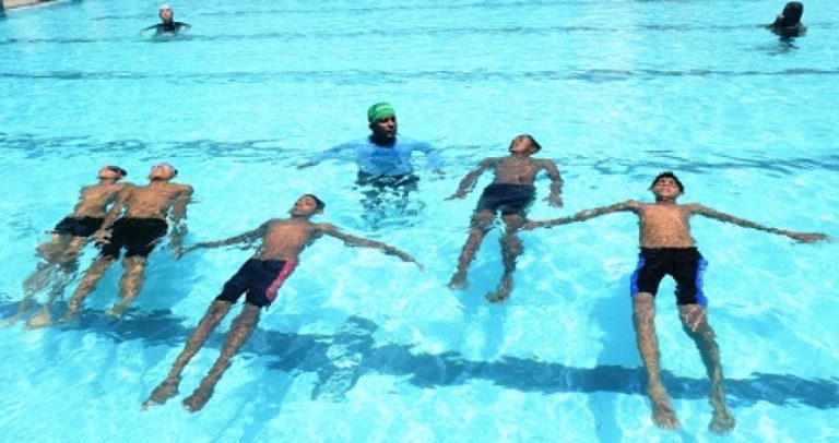 දියෙහි අනතුරු අවම කිරීමට ජිවිතාරක්ෂක වැඩසටහනක්