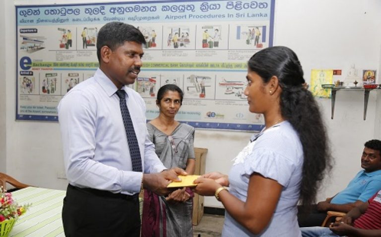 විදේශ රැකියා අවසන් වී මෙරටට පැමිණ ස්වයං රැකියාවල නියුතු වන ශ‍්‍රමිකයින්ට ස්වයං රැකියා ආධාර
