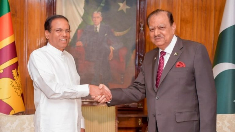පාකිස්ථාන, ශ‍්‍රී ලංකා ජනපතිවරු හමුවෙති – සහෝදර රාජ්‍යයන් ලෙස එක්ව ඉදිරියට යාමට දෙරටේ නායකයෝ සහතික වෙති