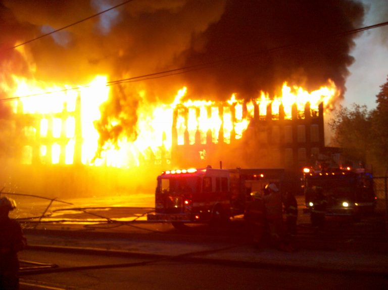 ඉන්දියාවේ කර්මාන්ත ශාලාවක පිපිරීමකින් 3ක් මරුට