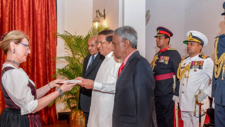 නව රාජ්‍ය තාන්ත්‍රිකයින් පස් දෙනෙකු ජනපතිට අක්තපත්‍ර භාරදෙති