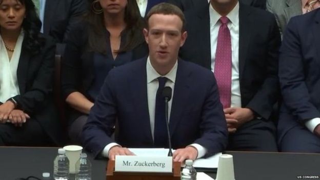 ෆේස්බුක් සමාගමේ ප්‍රධානියා දත්ත අපහරණය පිළිබඳව සමාව ඉල්ලයි