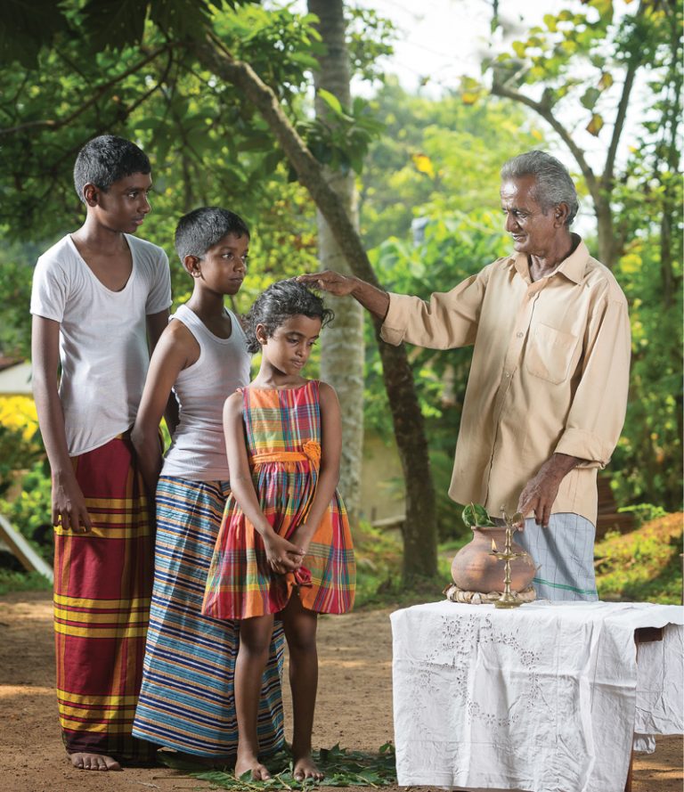 හිසතෙල් ගෑමේ රාජ්‍ය මහෝත්සවය අත්තනගල්ල පුරාණ රජමහා විහාරස්ථානයේ දී