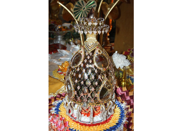 ඉන්දියාවේ තැන්පත් කොට ඇති බුදුරජාණන් වහන්සේගේ අස්ථි ධාතූන් වහන්සේ වෙසක් උත්සවය නිමිත්තෙන් මෙරටට