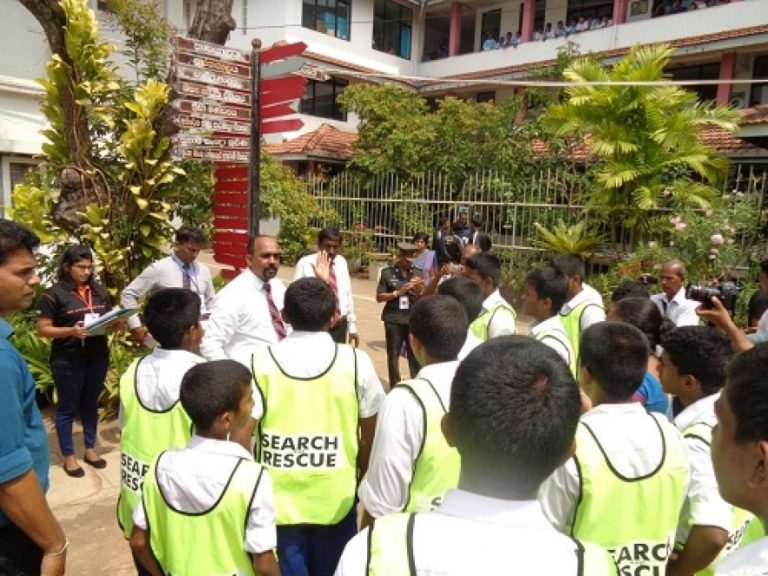 සුනාමි පෙරහුරුවක් ඊයේ දින ගාල්ල විද්‍යාලෝක විද්‍යාලයේ දී
