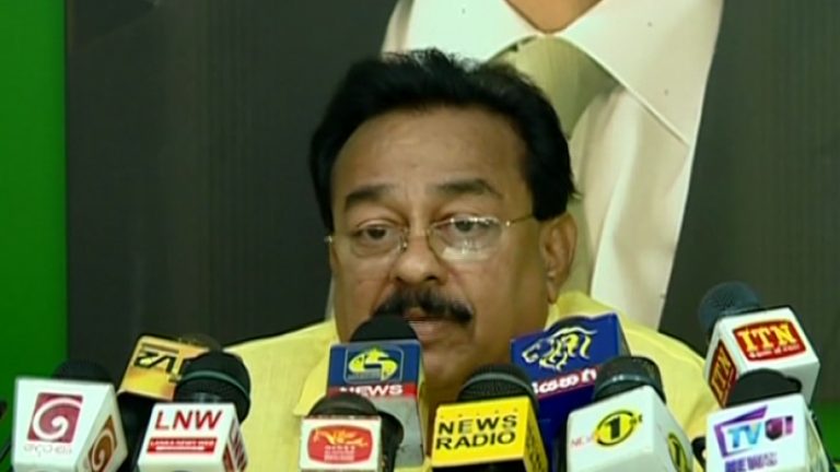 රුපියල අවප්‍රමාණ වීමට මුහුණ දිය හැක්කේ, අපනයන ශක්තිමත් කිරීමෙනි