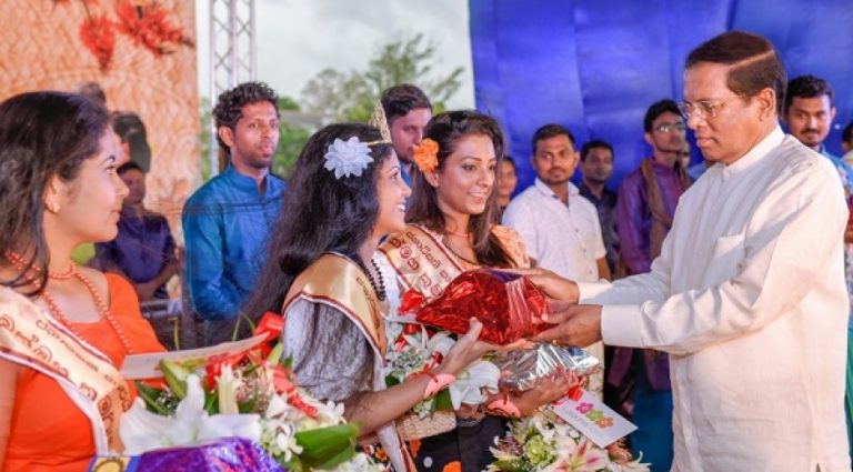 ජනාධිපති කාර්යාලයේ අවුරුදු උත්සවය ඊයේ බම්බලපිටිය පොලිස් ක්‍රිඩාංගණයේදී