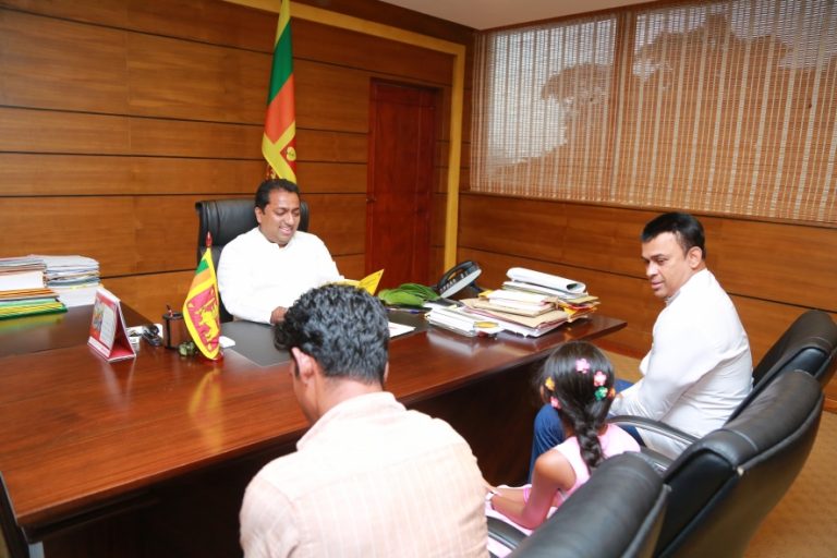 ගනේමුල්ල පාසල් සිසුවියට අධ්‍යාපන අැමතිගේ මැදිහත්වීමෙන් නව ජාතික පාසලක්
