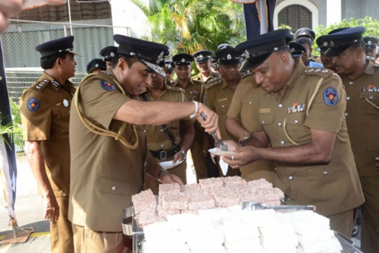 ශ‍්‍රී ලංකා පොලිසියේ අලුත් අවුරුද්ද පොලිස්පති ප්‍රධානත්වයෙන් සමරයි