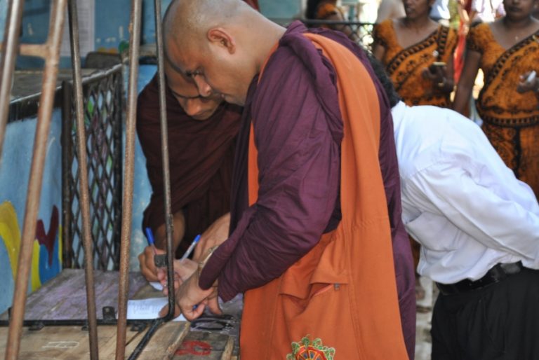 රාජ්‍ය වෙසක් මහෝත්සවයට සමගාමිව කුරුණෑගල දිස්ත්‍රික්කයේ ජංගම සේවා රැසක්